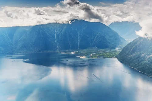 Озеро Телецкое и Река Катунь. Заповедные миры. Фото: Павел Филатов